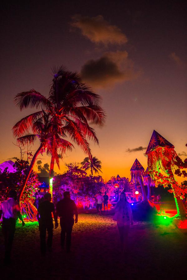 Sur la plage d'Happy Bay © Agnès Etchegoyen