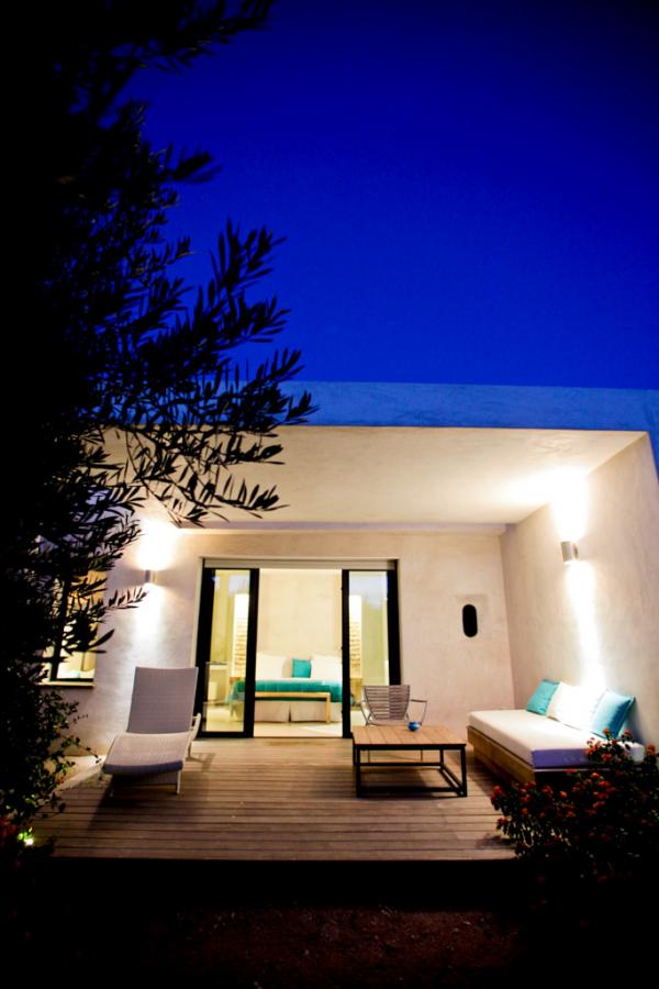 Ambiance romantique sur la terrasse, une fois la nuit tombée © Cala di Greco