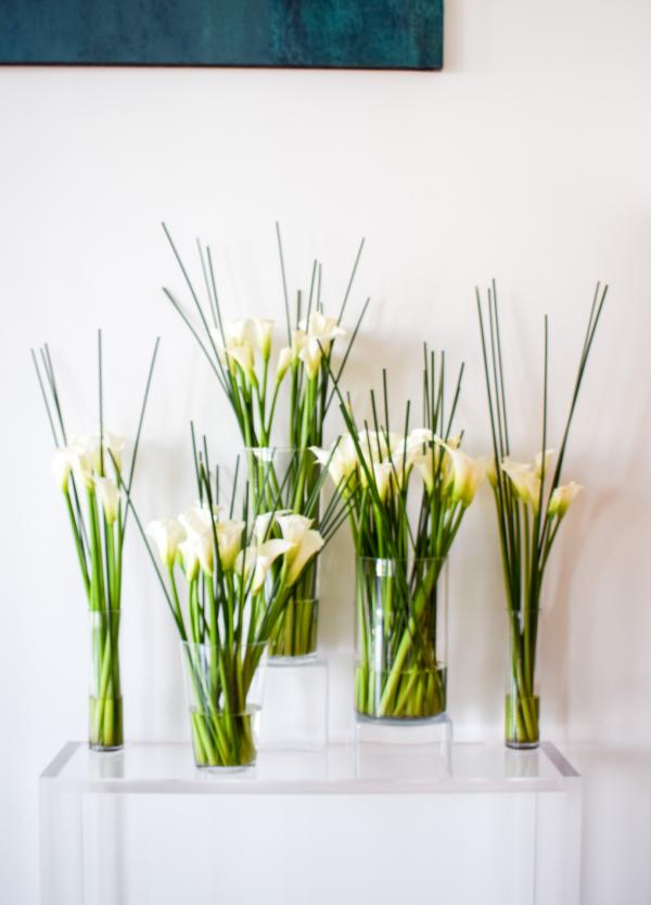 Fleurs et oeuvres d'art à la réception © YONDER.fr