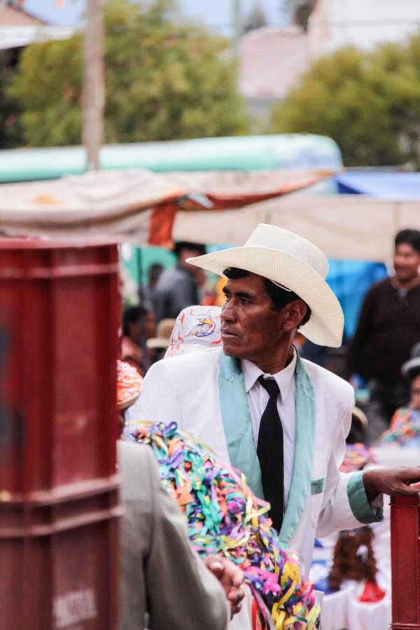 Homme au chapeau, Copacabana, Bolivie. © Cédric Aubert