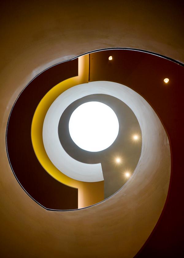 Puits de lumière dans l'escalier © YONDER.fr