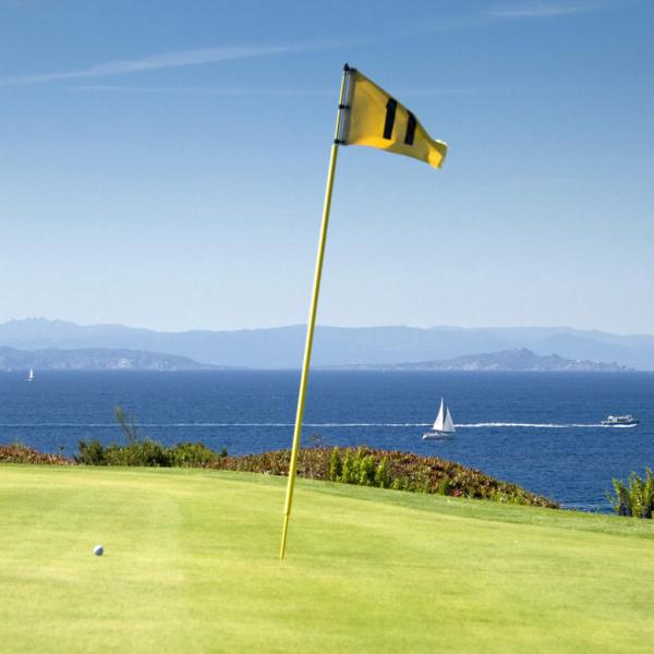 Le golf de Spérone, l'un des plus beaux d'Europe, est à quelques kilomètres de l'hôtel © Cala di Greco