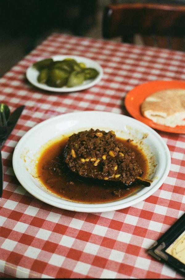 Aubergine farcie à la viande de bœuf chez Azura © Mélissa Leroux