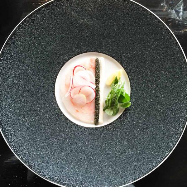 Langoustine et caviar : une entrée de classe mondiale chez &samhoudplaces | © Yonder.fr