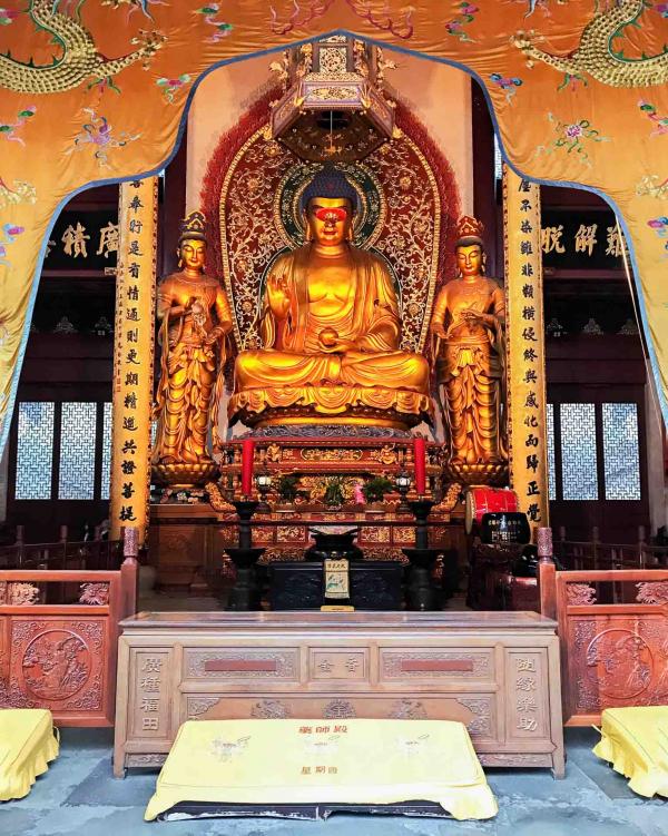 Le plus grand Bouddha assis de Chine se trouve dans le Temple de Lingyin voisin de l'Amanfayun © YONDER.fr