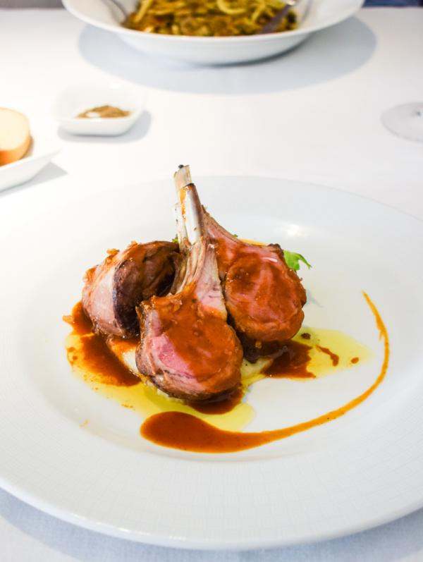 "Agnello", un plat simple mettant le produit à l'honneur chez Crocifisso © Yonder.fr