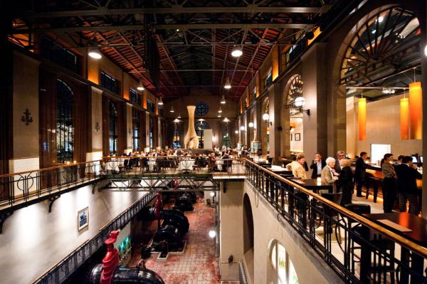 A l'intérieur de la néo-brasserie Het Pomphuis, installée dans une ancienne station de pompage du port © Het Pomphuis