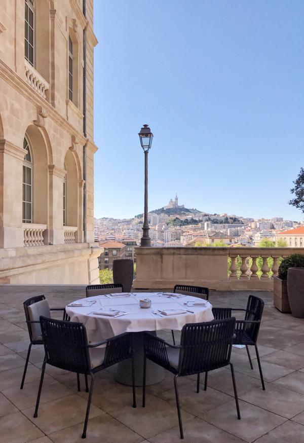 Sur la terrasse de l’InterContinental Marseille – Hôtel Dieu © YONDER.fr