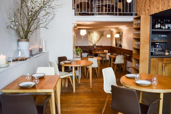 Design contemporain et chaleureux dans le restaurant © Yonder.fr