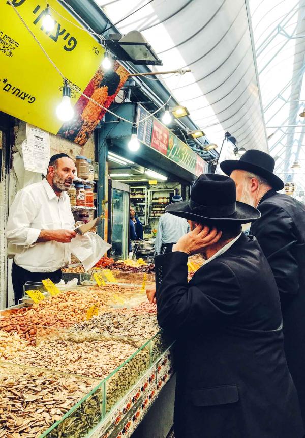 Le marché Mahane Yehuda, l'un des lieux les plus emblématiques de la ville © Camille Weyl