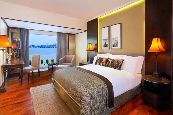 Une chambre deluxe à l’Anantara Riverside, avec vue sur le fleuve © Anantara