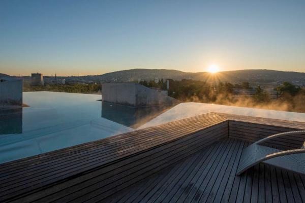 B2 Boutique-Hotel + Spa — piscine sur le toit © Adrien Barakat Photography