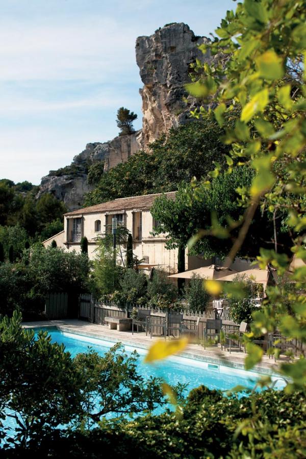 Baumanière — piscine © Matthieu Cellard