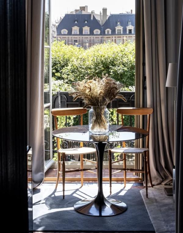 L’hôtel dans le Marais Cour des Vosges © Gdelaubier L'hôtel dans le Marais Cour des Vosges © Gdelaubier