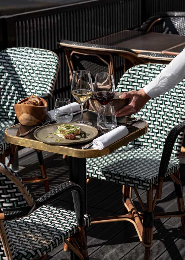 Restaurant Cèna – Terrasse © Mr. TRIPPER