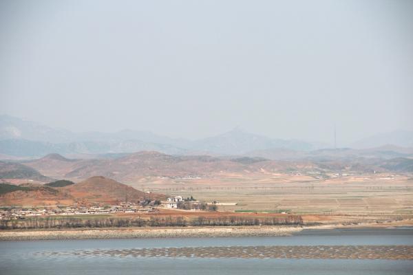 Les villages et les champs en Corée du Nord © Pierre Gunther