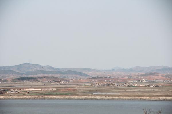 Les villages et les champs en Corée du Nord © Pierre Gunther