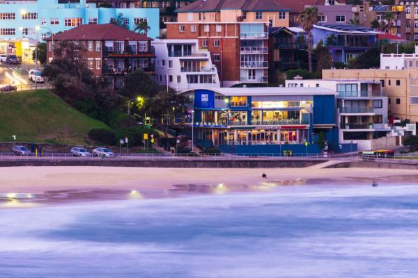 Le bar de plage North Bondi RSL, très apprécié des locaux | © North Bondi RSL - Facebook