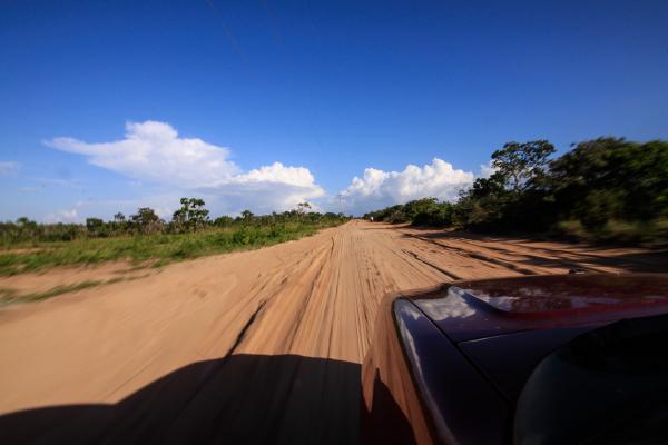 Nous laissons Barreirinhas pour emprunter une piste bis en direction de Barra Grande. | © Cédric Aubert