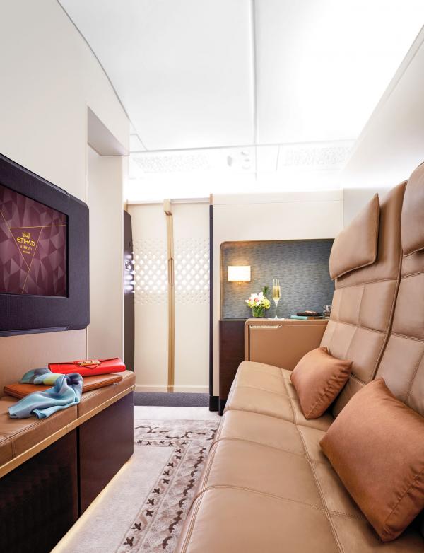 The Residence : l'espace salon avec TV 32' © Etihad