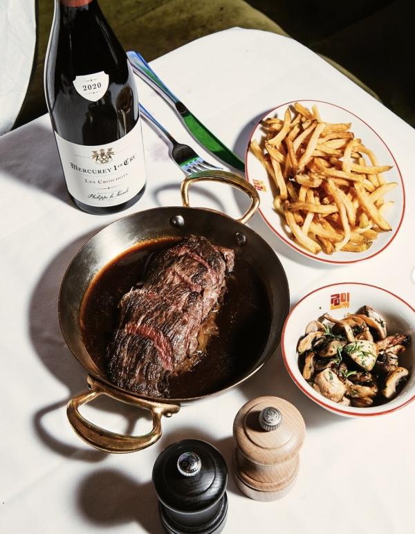 Dîner au bistrot festif de Paris © Podium