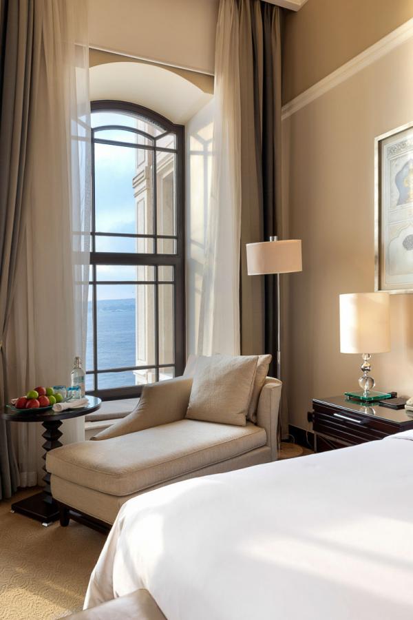 Four Seasons Istanbul at the Bosphorus – Palace Bosphorum Room © DR