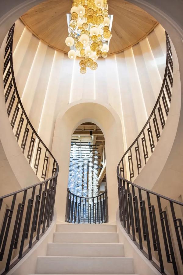 Escalier en pierre d’Avy, Hôtel la Nauve, Cognac © DR Escalier en pierre d'Avy, Hôtel la Nauve, Cognac © DR