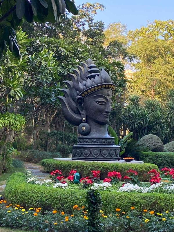 Jardin intérieur du Royal Club du Leela Palace New Delhi © Mireille Gignoux