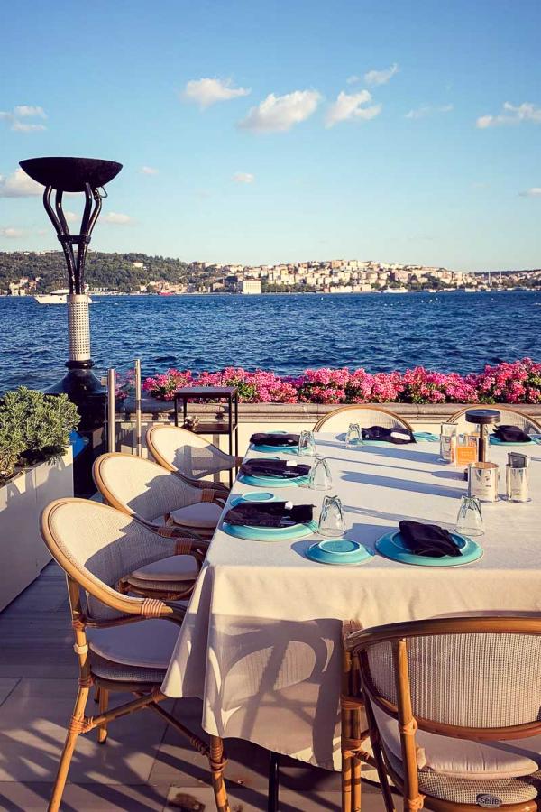 Le restaurant de spécialités turques Ocakbaşi sur la terrasse de l'hôtel © MB|YONDER.fr