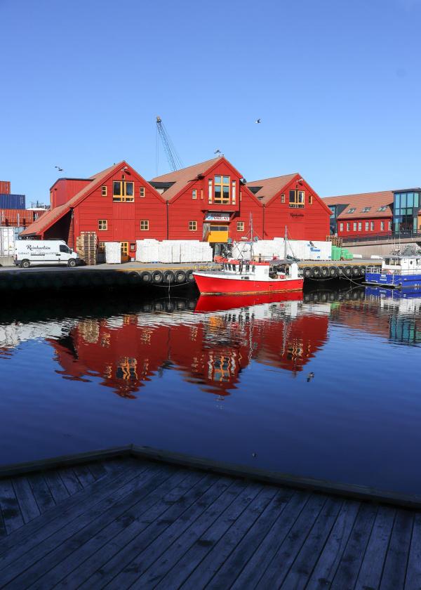 Aux abords du Kunstsilo Art Museum de Kristiansand, Norvège - © Joëlle Bah-Dralou