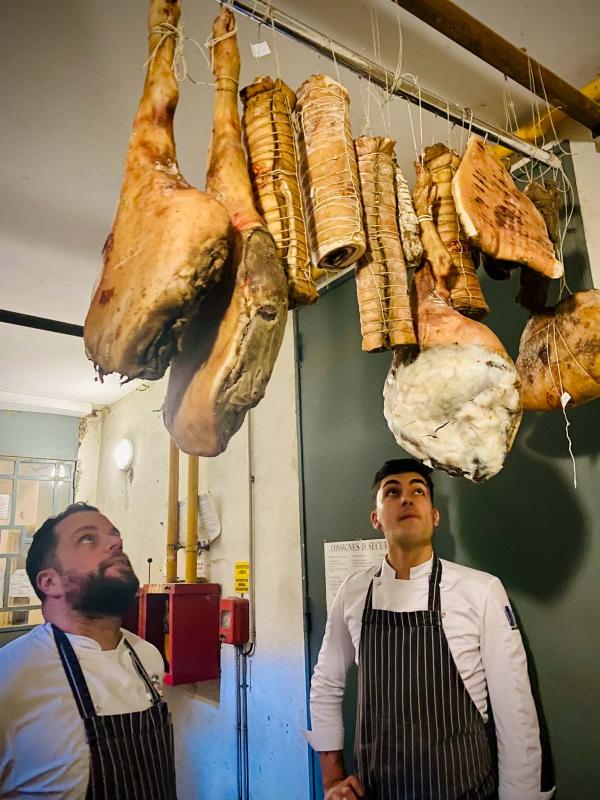 Les charcuteries maison de porc Mangalitza ardéchois réalisées par Florent et ses équipes © EL|YONDER.fr