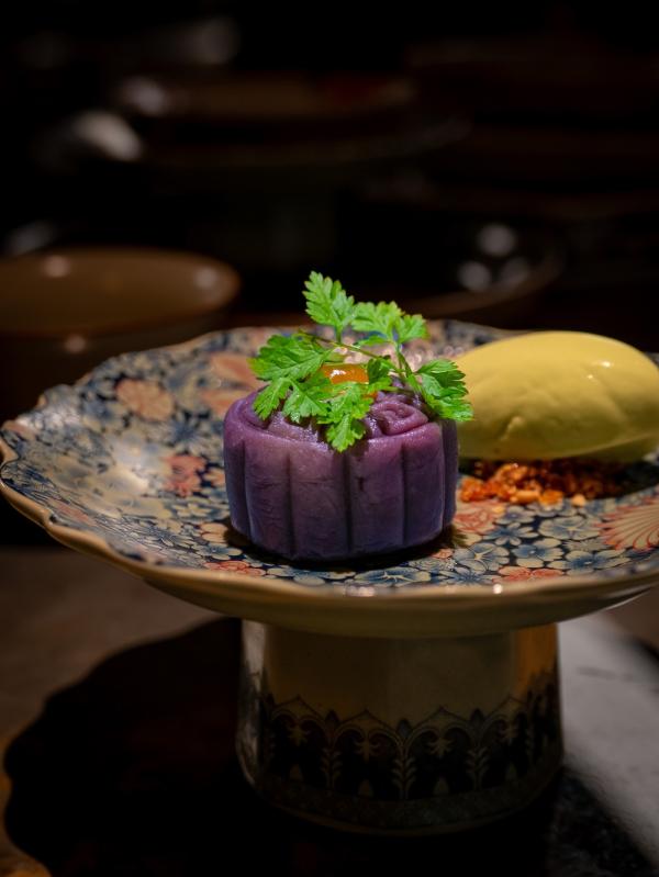 Le Moon cake, spécialité chinoise à la carte du nouveau restaurant Bund à Bourse, Paris 2e © DR Le Moon cake, spécialité chinoise à la carte du nouveau restaurant Bund à Bourse, Paris 2e © DR