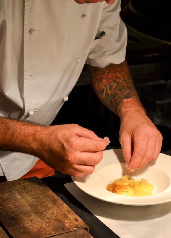 ALO'S - Alejandro Féraud ajoute la touche finale aux ravioles de pomme de terre