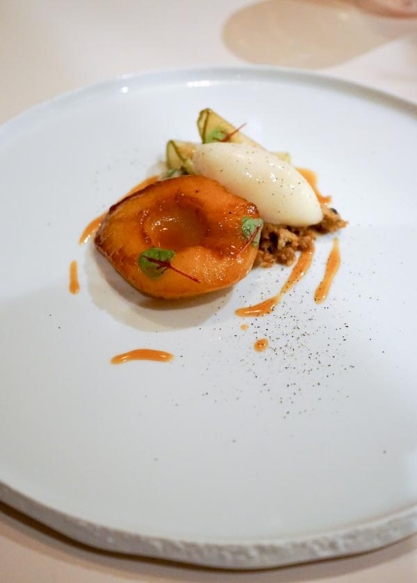 Poire Williams rôtie, condiment poire fermentée © YONDER.fr