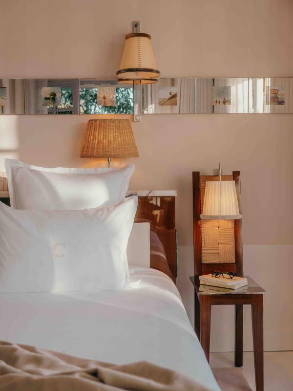 Une suite Pinède Junior à l'hôtel du Cap-Ferret Villa Colette © Julius Hirtzberger