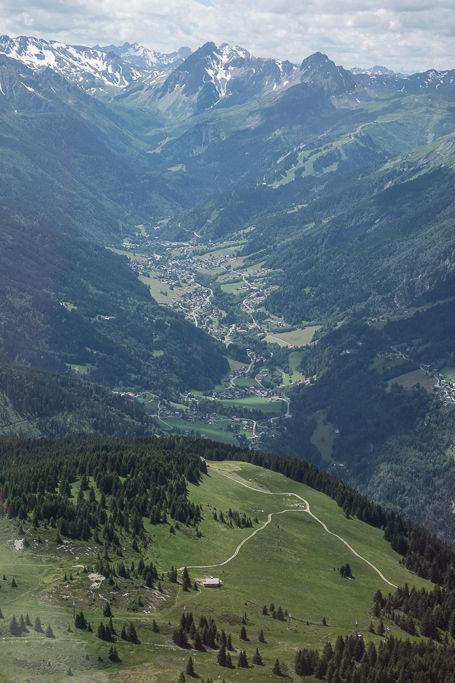 La vallée des Contamines-Montjoie vue depuis l’avion Aérocime, juste derrière le Mont Joly.  | © Yonder.fr