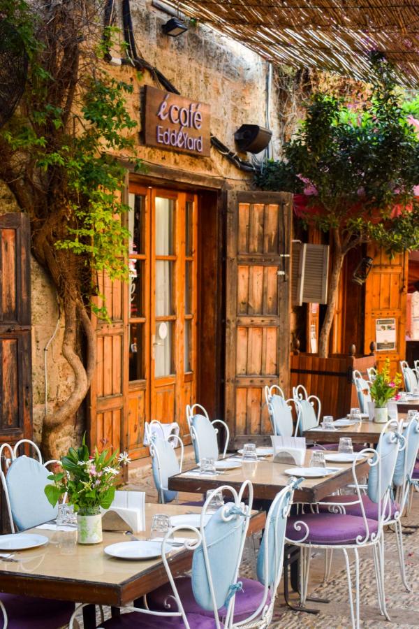 Les cafés du Old Souk de Byblos sont prisés de la jeunesse libanaise et beyrouthine © YONDER.fr