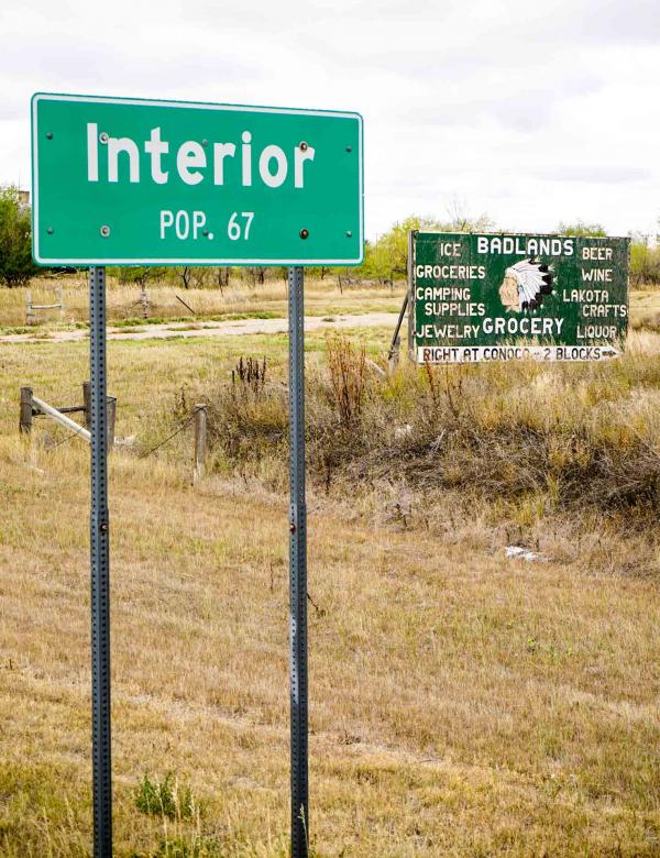 La petite ville d'Interior, seulement 67 habitants, est située à la sortie Sud du parc © YONDER.fr