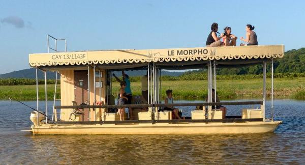 Le carbet flottant Le Morpho dans le Marais de Kaw © Le Morpho