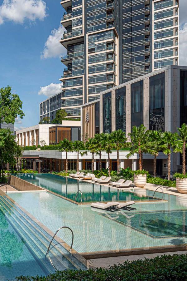 Four Seasons Bangkok Chao Phraya — piscine © Ken Seet