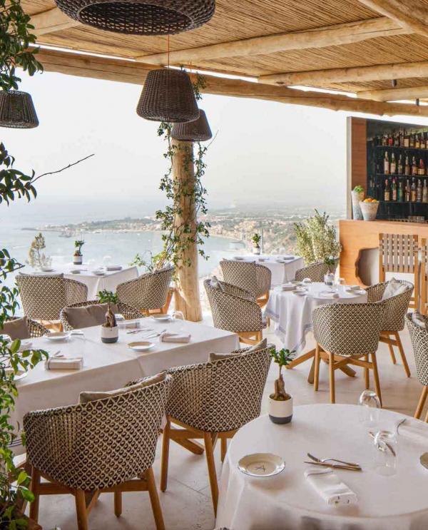 Restaurant Anciovi © Four Seasons Hotels & Resorts