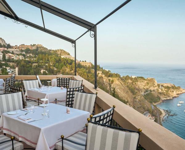Terrasse du restaurant Rosso © Four Seasons Hotels & Resorts