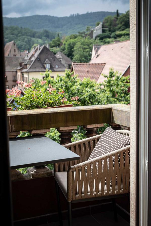 Hôtel Le Chambard – Balcon sur le village © DR