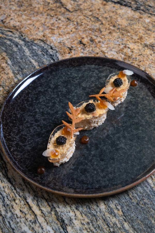 © La Maison dans le Parc, Nancy : Crabe coing table marbre