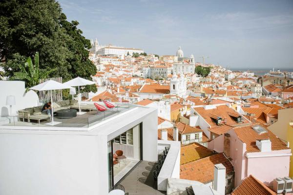 Le vue est imprenable depuis la terrasse du Memmo Alfama, Lisbonne.