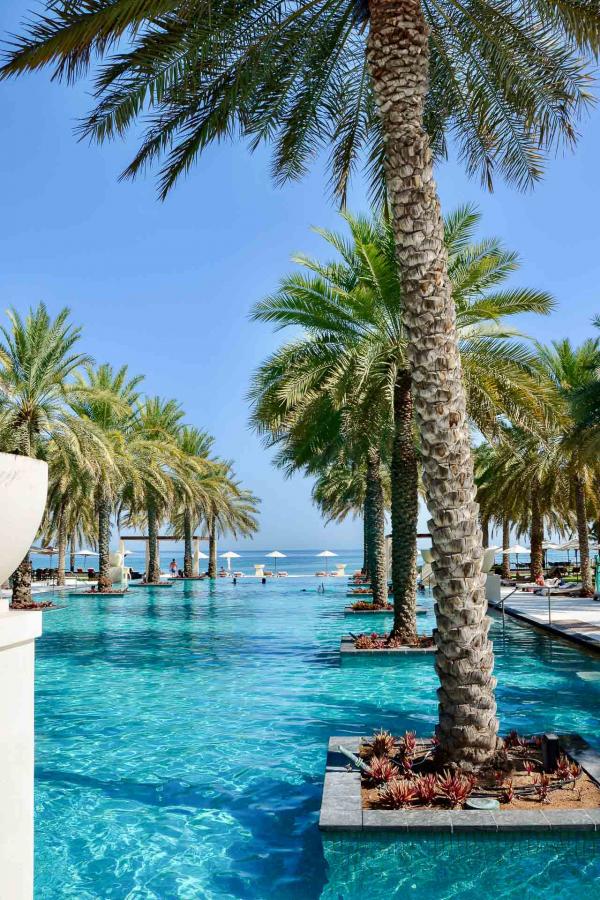 Les superbes piscines du Ritz Al Bustan Palace. © Emmanuel Laveran. 