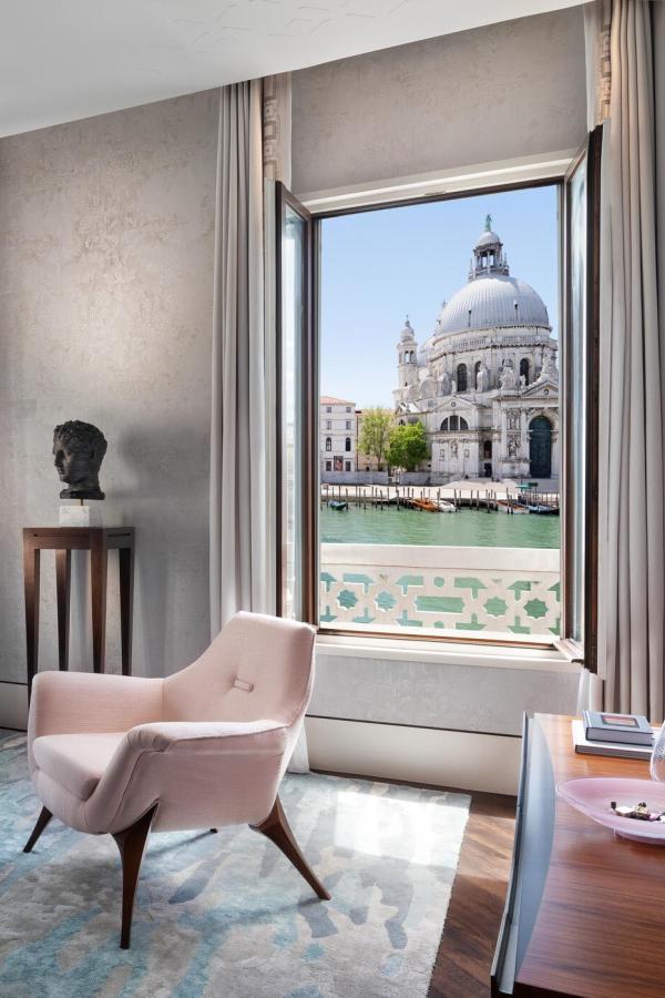 Grand Canal View Suite © The St. Regis Venice