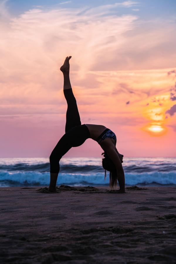 Yoga sur la plage © Sébastien Chebassier