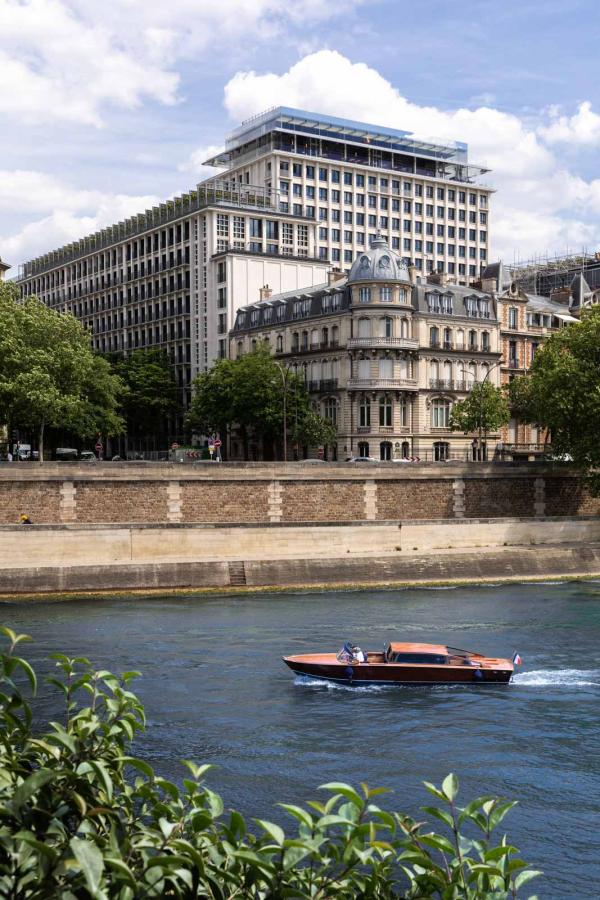 Le SO/ Paris depuis la Seine © Jémérie Leon