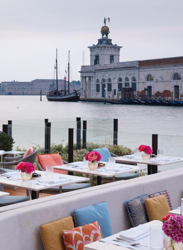 La terrasse sur le Grand Canal où prendre son petit-déjeuner ou dîner chez Gio's © The St. Regis Venice